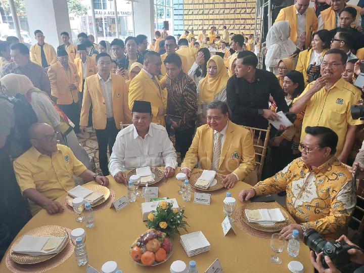 Airlangga mengatakan KIM solid terhadap calon wakil presiden Prabowo, namun dalam rapat nasional selalu ada kabar baru